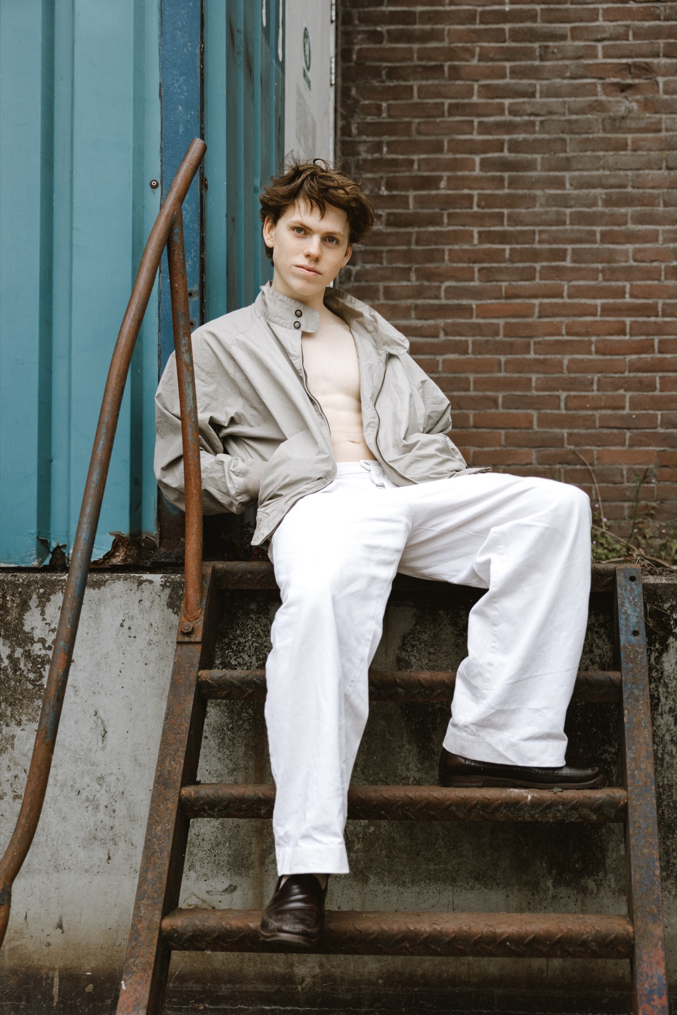 Senne seated on a staircase, full length
